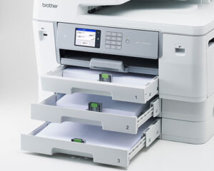 ブラザー MFC-J7610CDW の3段カセット+多目的トレイで最大給紙枚数約850枚を実現